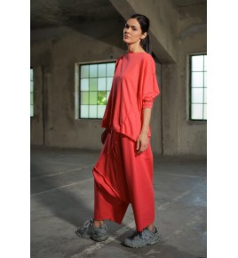 Simple and fashionable women's tops