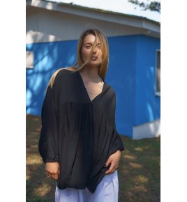 Women's black long sleeve shirt
